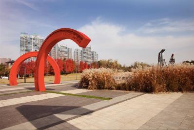 誰,在讓城市雕塑自然生長?